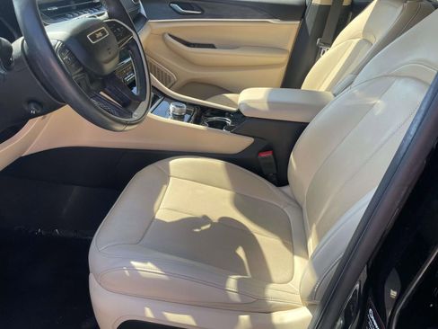 Used 2021 Jeep Grand Cherokee L Limited w/ Luxury Tech Group II AWD/4WD image 16