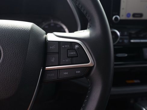 Used 2024 Toyota Highlander XLE image 27