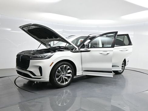 Used 2025 Lincoln Aviator 2WD w/ Jet Appearance Package image 35