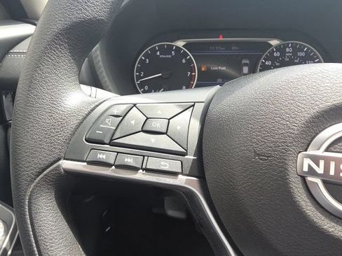 Used 2025 Nissan Sentra SV FWD image 17