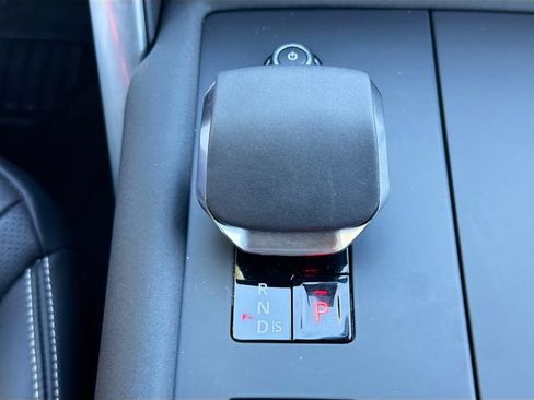 Used 2025 Land Rover Discovery Metropolitan Edition AWD/4WD image 31