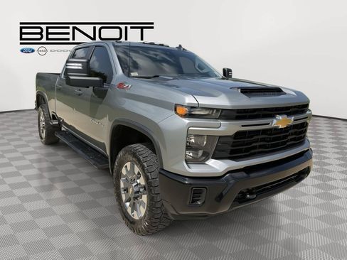 Used 2024 Chevrolet Silverado 2500 Custom w/ Custom Value Package AWD/4WD image 8