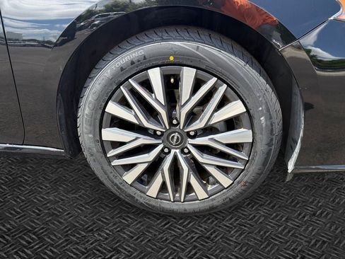 Used 2025 Nissan Altima 2.5 SV FWD image 11