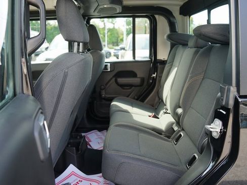 Used 2024 Jeep Gladiator Sport image 7