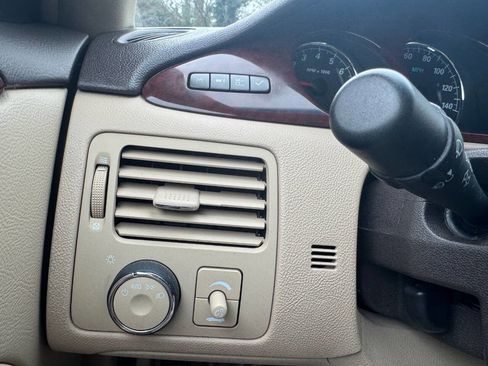 Used 2008 Buick Lucerne CX image 22