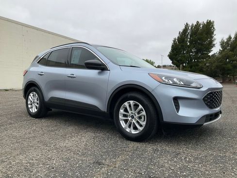 Used 2022 Ford Escape SE image 16