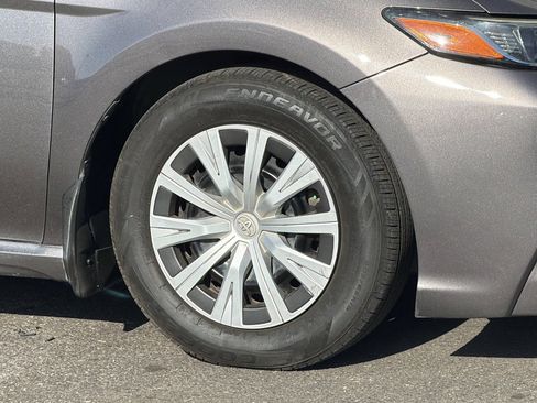 Used 2018 Toyota Camry SE w/ Moonroof Package FWD image 27