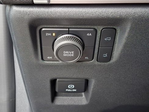 Used 2025 Ford Expedition Active image 29