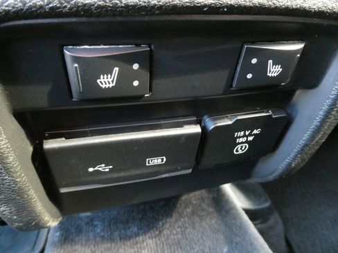 Used 2019 Jeep Cherokee Overland AWD/4WD image 20