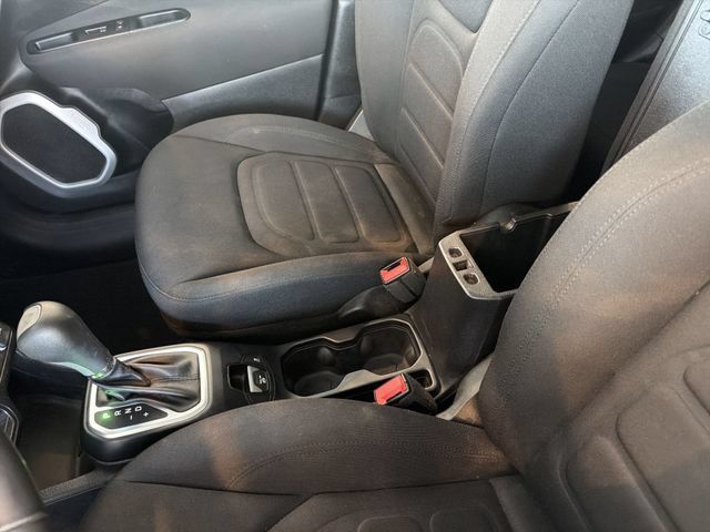 Used 2019 Jeep Renegade Latitude FWD image 21