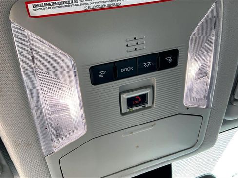 Used 2022 Toyota RAV4 XLE AWD/4WD image 30