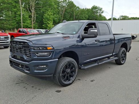 Used 2025 RAM 2500 Big Horn AWD/4WD image 3