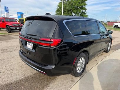 New 2027 Chrysler Pacifica Select