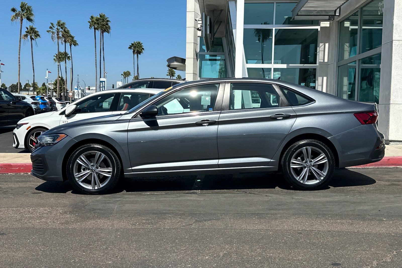 Used 2024 Volkswagen Jetta SE w/ Panoramic Sunroof Package FWD image 7