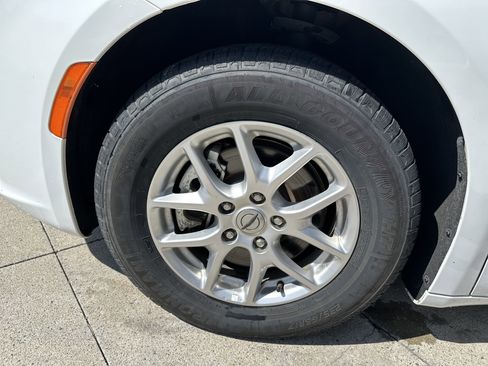 Used 2023 Chrysler Pacifica Touring-L FWD image 36