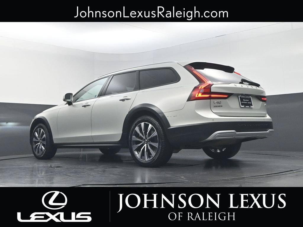 Used 2021 Volvo V90 T6 Cross Country AWD/4WD image 13