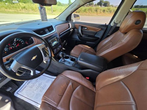 Used 2015 Chevrolet Traverse LT FWD image 3