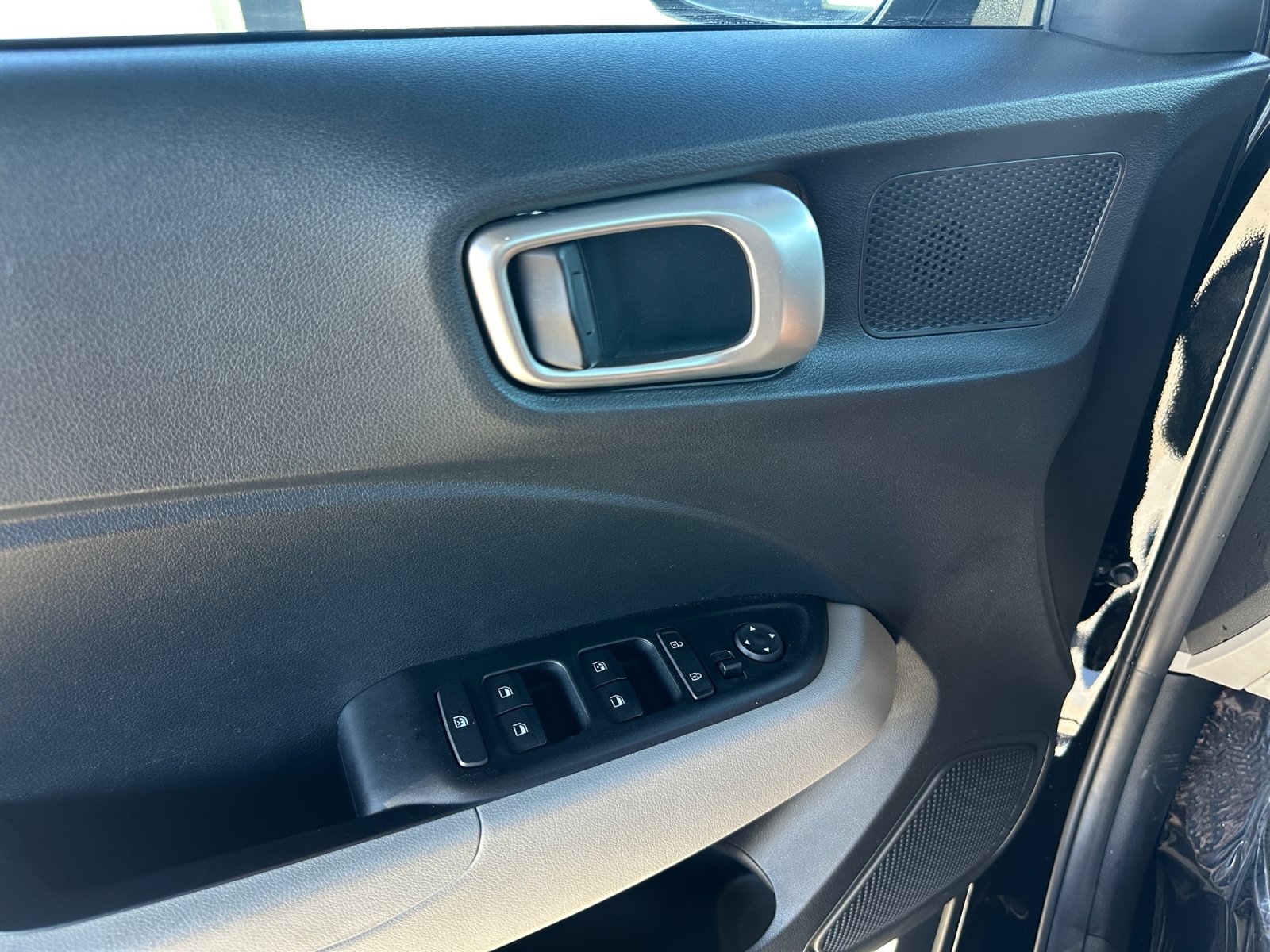 Used 2024 Hyundai Venue SEL FWD image 18