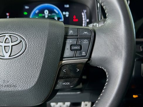 Certified 2025 Toyota Camry SE FWD image 17