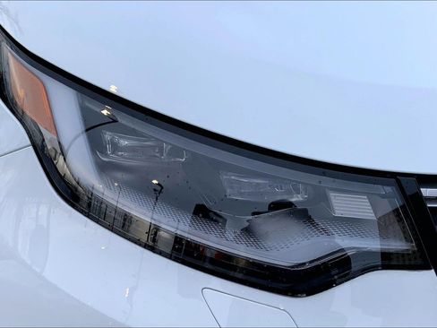 New 2026 Land Rover Discovery S image 13