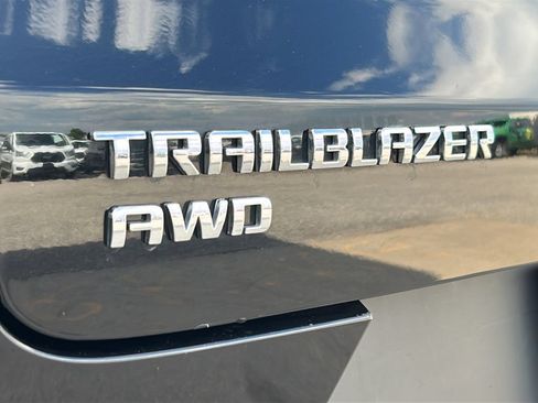 Used 2025 Chevrolet TrailBlazer LT AWD/4WD image 35