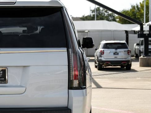 Used 2019 Cadillac Escalade ESV Premium Luxury RWD image 55
