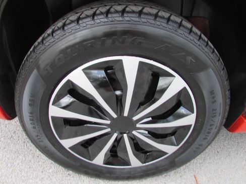 Used 2009 Chevrolet HHR LS image 12