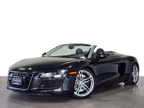 Used 2011 Audi R8 V8 w/ Convenience Pkg image 1