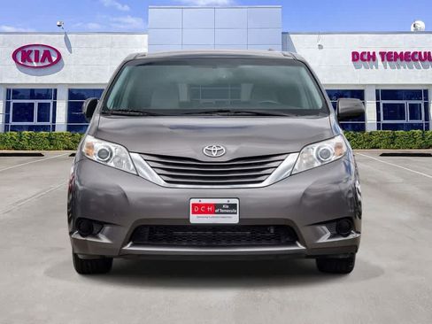 Used 2015 Toyota Sienna LE FWD image 2