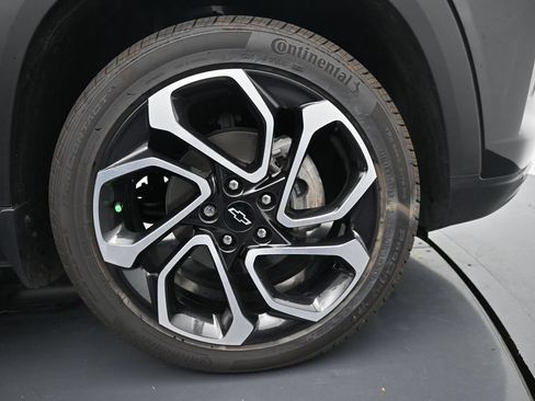 Used 2025 Chevrolet Trax RS w/ Driver Confidence Package FWD image 11