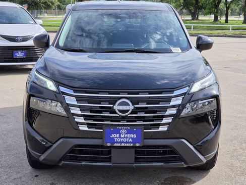 Used 2025 Nissan Rogue SV FWD image 3