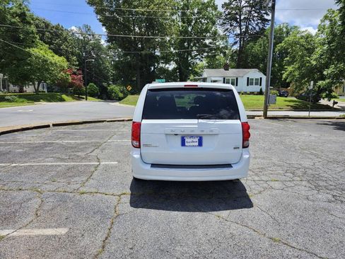Used 2017 Dodge Grand Caravan SXT FWD image 17