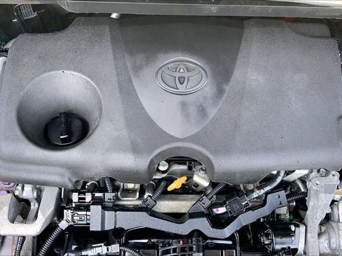 Used 2021 Toyota Sienna LE FWD image 32