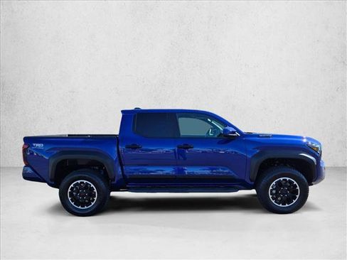 Certified 2025 Toyota Tacoma TRD Off-Road AWD/4WD image 4
