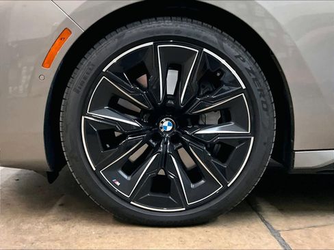 Certified 2025 BMW 760i xDrive AWD/4WD image 12