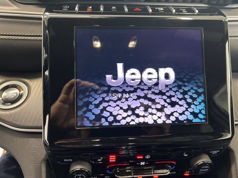 Used 2024 Jeep Grand Cherokee Altitude AWD/4WD image 24