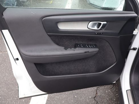 Certified 2025 Volvo XC40 B5 Core image 15