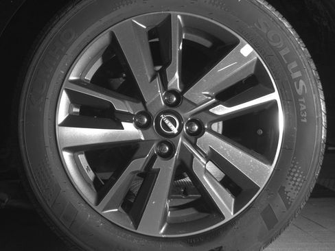 Used 2025 Nissan Versa SV image 13