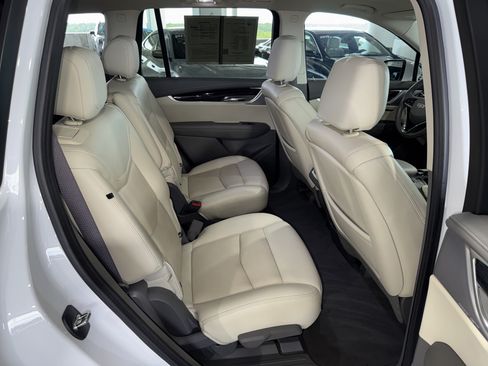 Used 2023 Cadillac XT6 Premium Luxury AWD/4WD image 12