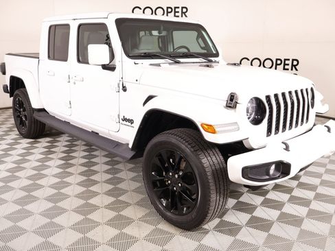 Used 2022 Jeep Gladiator Overland image 1