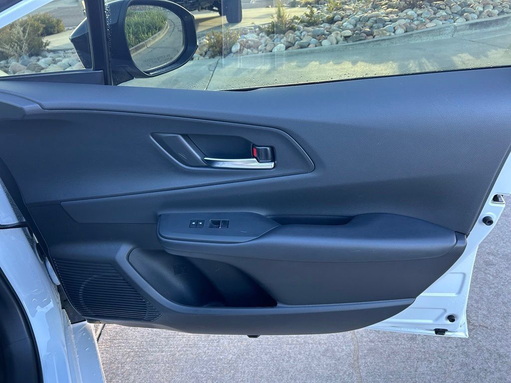 Used 2024 Toyota Prius Prime FWD image 32