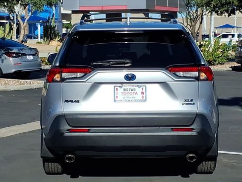Used 2021 Toyota RAV4 XLE image 9