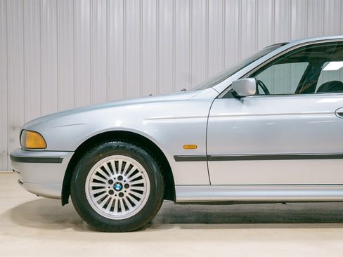 Used 1997 BMW 540i Sedan RWD image 4