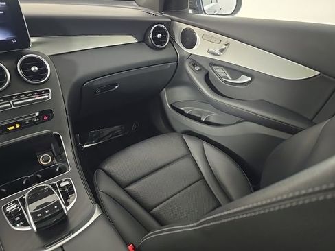 Used 2019 Mercedes-Benz GLC 300 4MATIC image 24