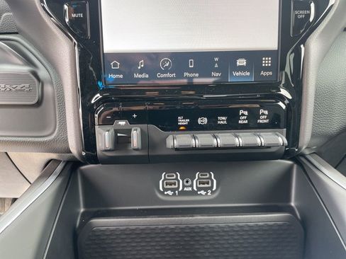 New 2024 RAM 2500 Big Horn w/ Night Edition AWD/4WD image 35