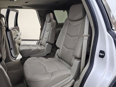 Used 2016 Cadillac Escalade Luxury image 25