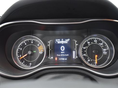 Used 2020 Jeep Cherokee Latitude Plus image 15