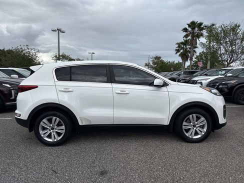 Used 2019 Kia Sportage LX FWD image 2