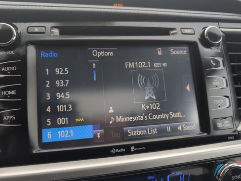 Used 2015 Toyota Highlander XLE image 17