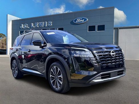 Used 2026 Nissan Pathfinder Platinum w/ Cargo Package FWD image 1
